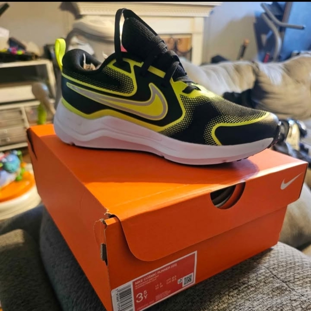 Nike Kids Black and Neon Yellow Sneakers